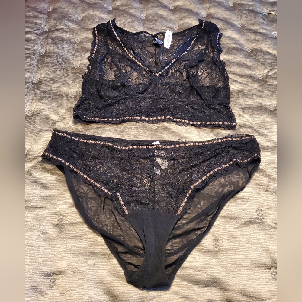NWT Adore Me Bralette and Panty in black lace - Size 1X